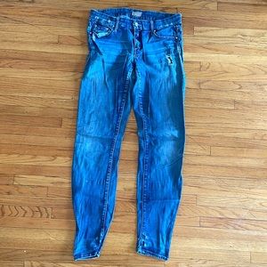 Mother jeans straight leg denim, beautiful wash and so soft!